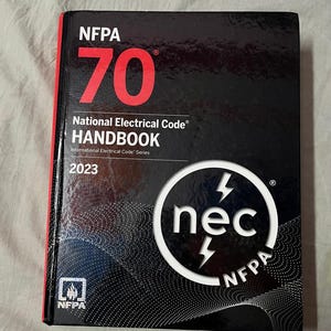 National Electric Code Handbook, Ausgabe 2023 ( Kostenlose Tabs + Ugly's )