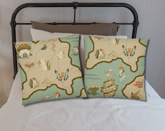 Cuscino stravagante con design della mappa del tesoro da favola! Unicorni, creature della foresta, sirene, aggiungono un tocco di magia a qualsiasi cameretta o asilo nido