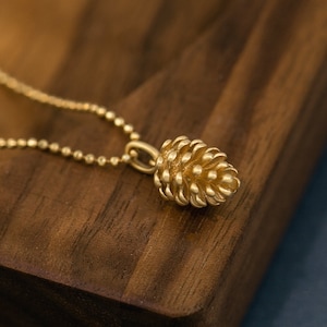 14K Gold Pine Cone Pendant: Nature Inspired Charm