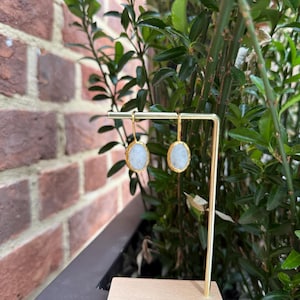 Mother of Pearl earrings oval/round shape