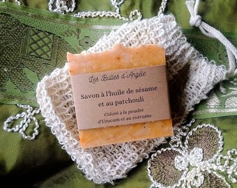Idée cadeaux- Le sac sauve savon en fibres naturelles et un savon saponifié à froid de 100gr Les Bulles d'Angèle au choix