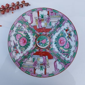 Prato de porcelana chinesa Canton vintage da família Rose: decoração com medalhão de rosas feito à mão