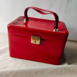 beauty case vintage anni '70, beauty case rosso in stile retrò, beauty case