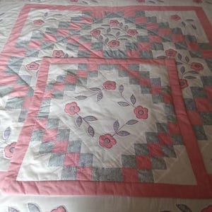 Ensemble de courtepointe vintage en patchwork fait main, couvre-lit avec appliqués floraux, literie cottagecore, coton pastel, couverture avec taies d'oreiller