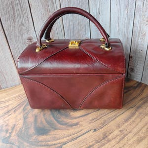 beauty case vintage, beauty case vintage in pelle goffrata con manico e lucchetto - beauty case retrò anni '70/'80