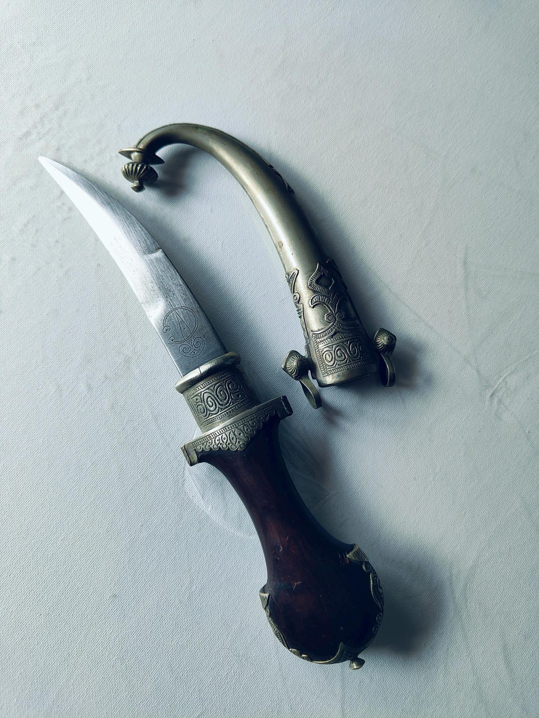 Vintage Arabian Jambiya Dagger – Curved Decorative Knife With Brass ...