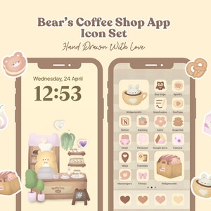 Może przedstawiać: Mockup ekranu telefonu z ręcznie rysowaną ilustracją niedźwiedzia prowadzącego kawiarnię. Ekran telefonu pokazuje zegar z godziną 12:53 i datą środa, 24 kwietnia. Ekran telefonu pokazuje również siatkę ikon aplikacji ze słodkimi ilustracjami niedźwiedzi i innych zwierząt.