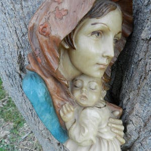 Vintage Madonna and Child Italian Resin Wall Plaque, Sacred Art, Sculpted Virgin Mary, Baby Jesus, Motherhood, Antique Devotion 21cm 8.27&quot;