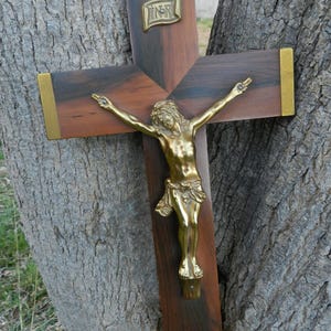 Crucifix in bronze and walnut wood inlay, Vintage French Christ on cross, Corpus INRI, Realistic crucifix to hang, gift baptism religious