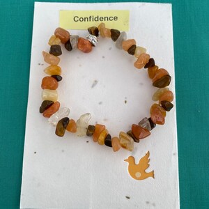 Pulsera de cristal de confianza en tarjeta de regalo ecológica