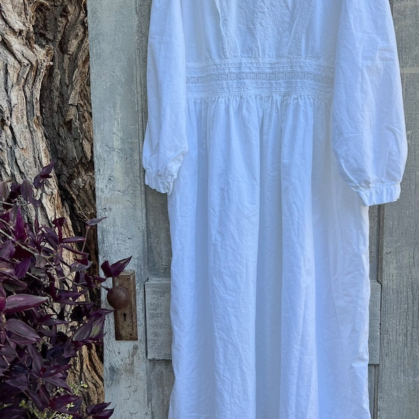 Past Times Women’s Long White Cotton Dressing Gown Button Cuff Night Dress Vintage Victorian One Size