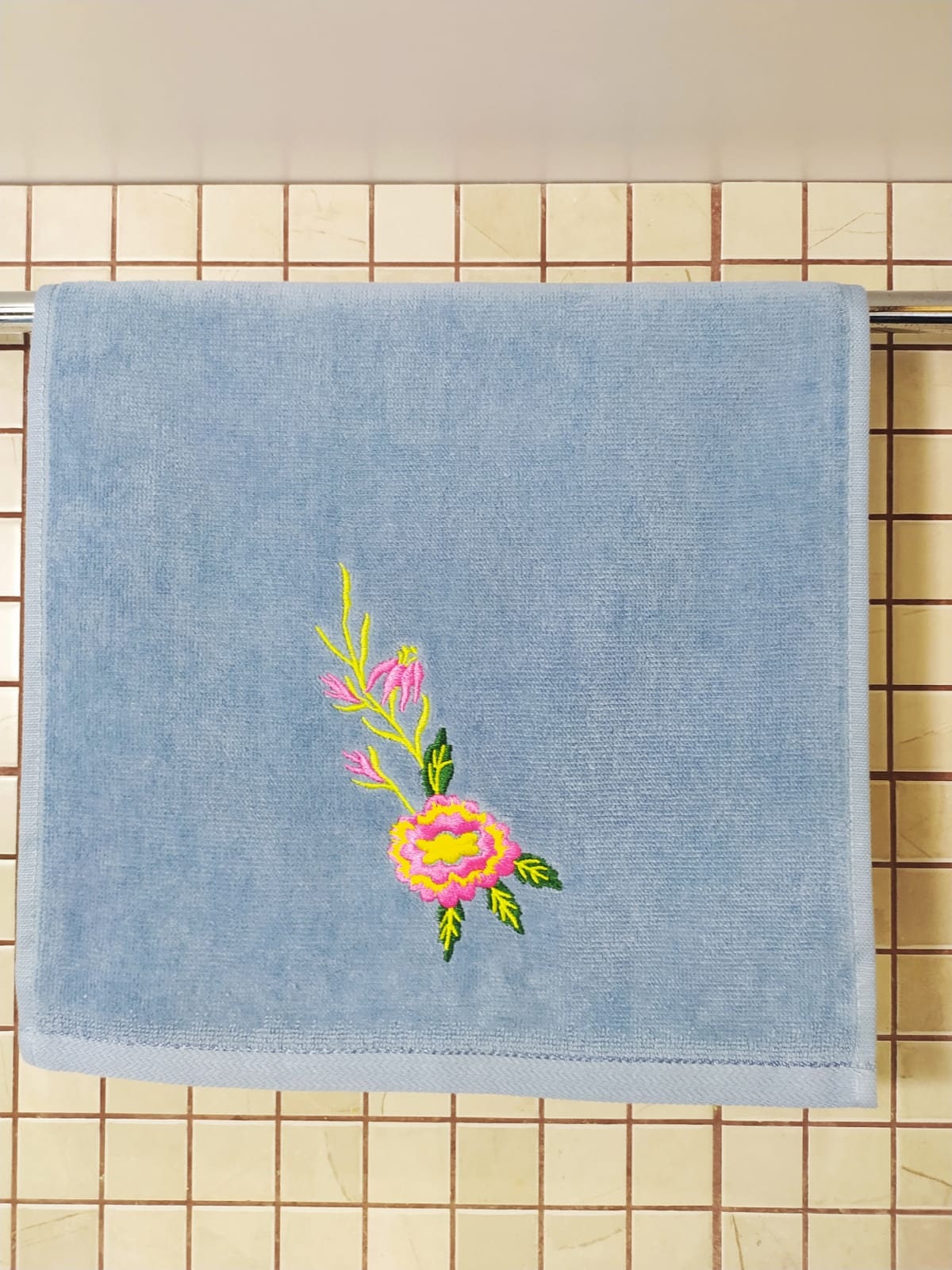 3 Pack Embroidered Fingertip Towels. Deluxe Premium Terryvelour Hand