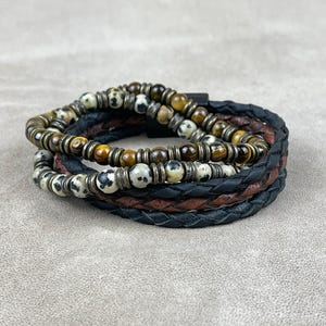 Armbandsset med tigeröga och jaspispärlor: Flätat läder, bohemisk stapel
