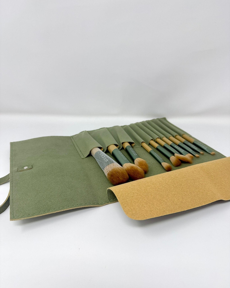 GUCCI Beauty Sage-green Makeup Brush Set – Full Set of 10 in Cosmetic Bag (VIP Gift), Suede-Style