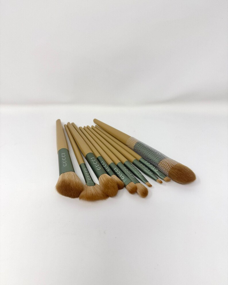 GUCCI Beauty Sage-green Makeup Brush Set – Full Set of 10 in Cosmetic Bag (VIP Gift), Suede-Style