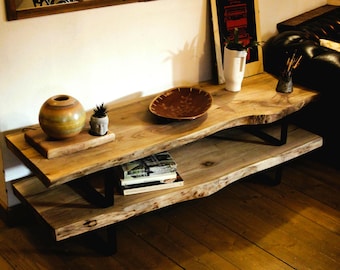 Panadì, TV-Schrank mit Regalen aus massivem Nussbaum
