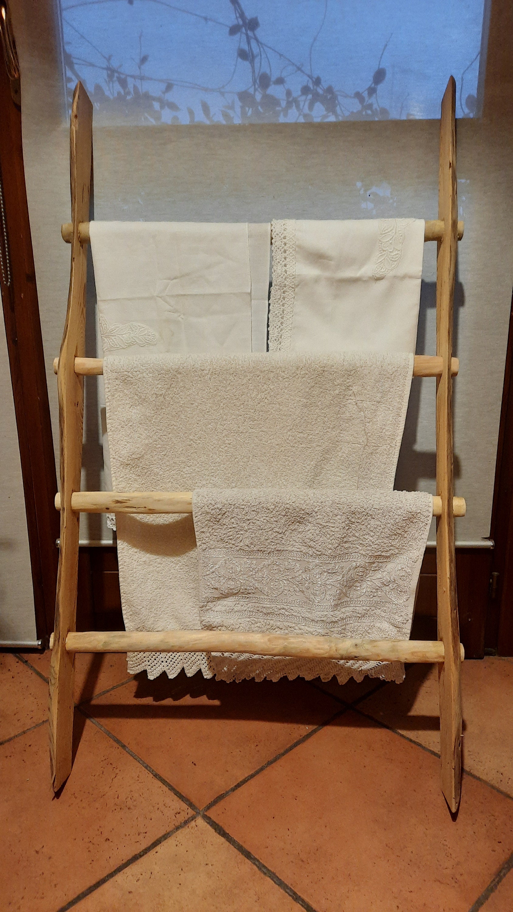 Scaletta porta asciugamani scala in legno bianco shabby 129x37 con