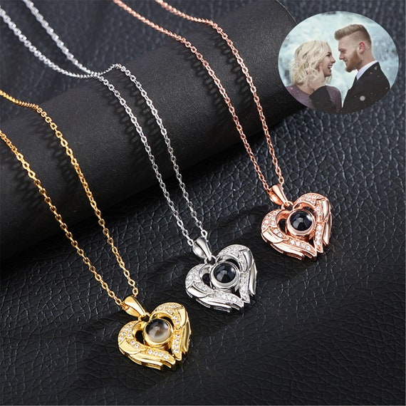 Collana con proiezione di ali d'angelo, collana con ciondolo commemorativo personalizzato in argento sterling, regalo per la festa della mamma, regalo per lei - Italia
