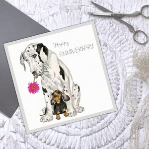 Happy Anniversary Duitse dog en worst hondenkaart - 'Gerbera Glow' - Duitse dog en Miniatuur Teckel worst hond wenskaart