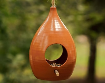Comedero artesanal de cerámica para pájaros / Casita de arcilla hecha a mano para pájaros silvestres