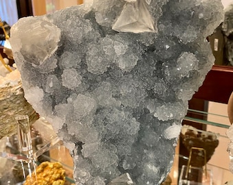 Calcedonio con calcite - Espositore