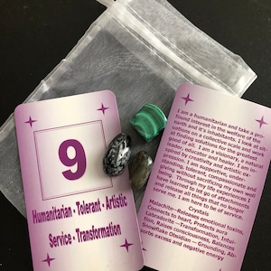 Numerologie-Lebensweg Karte mit Kristallen & Lebensweglesung / persönliches Jahr
