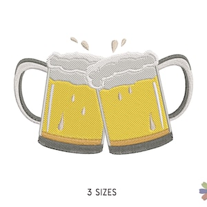 Può includere: Due boccali di birra gialli con schiuma bianca e manici grigi, che si scontrano con uno schizzo di birra.