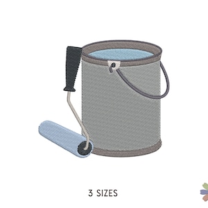 Puede incluir: Un bote de pintura gris con una tapa azul y un rodillo de pintura negro. El bote tiene un asa negra y una tapa gris. El rodillo es azul y tiene un asa negra.