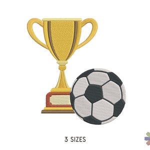 Könnte beinhalten: Eine goldene Trophäe mit einem roten Sockel und einem Fußball. Die Trophäe hat eine leere Namensplakette.