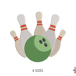 Può includere: Design ricamato con una palla da bowling verde e cinque birilli. I birilli sono bianchi con strisce arancioni. Il testo "4 SIZES" è in basso. Adatto agli appassionati di sport.