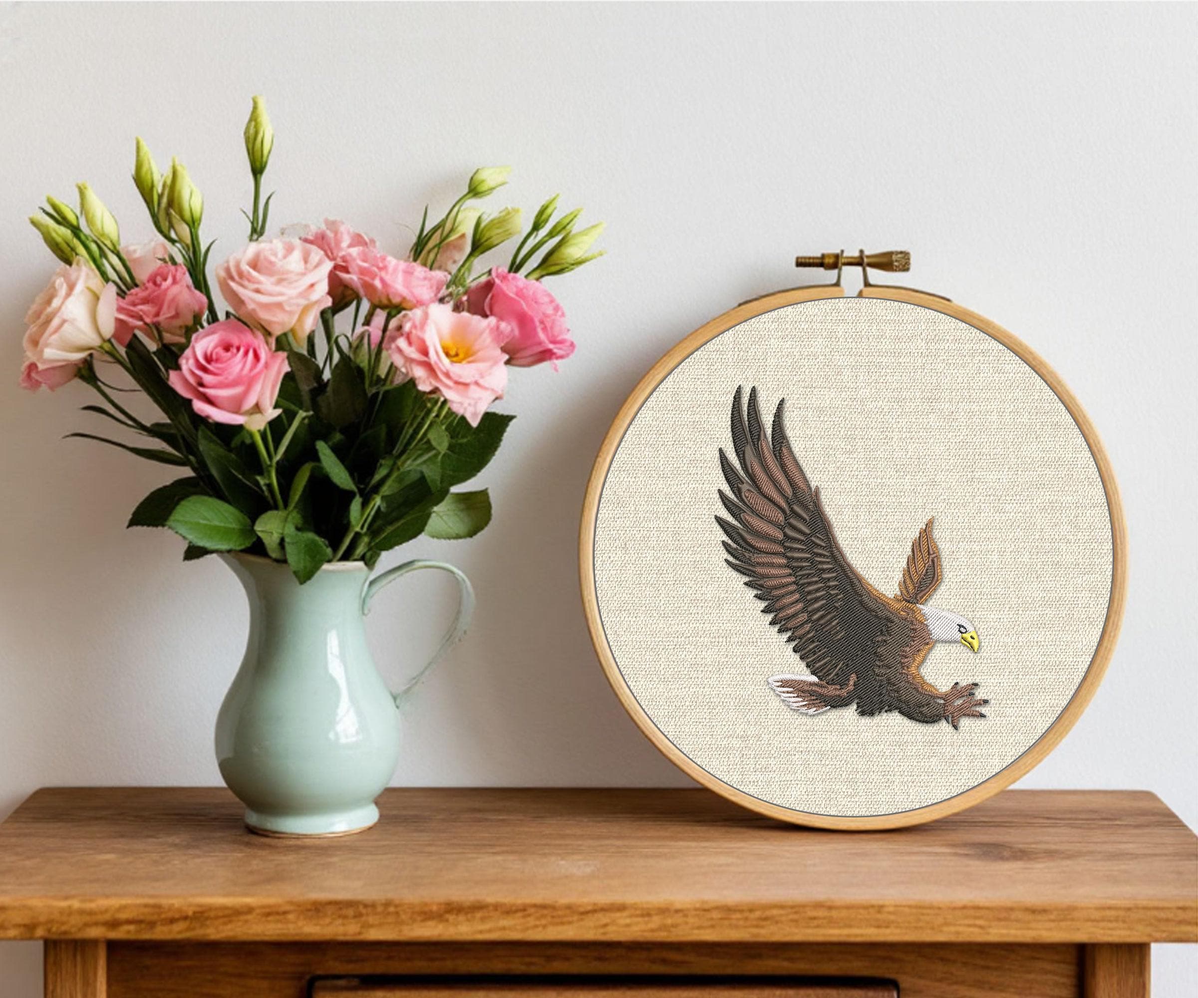 飛翔する鷲の刺繍デザイン：鳥の風景（マルチフォーマットパターン