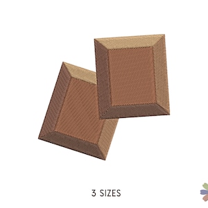 Pode incluir: Dois quadrados de chocolate castanho com uma borda castanho mais claro, empilhados um em cima do outro. Os quadrados estão ligeiramente inclinados, criando uma composição dinâmica.