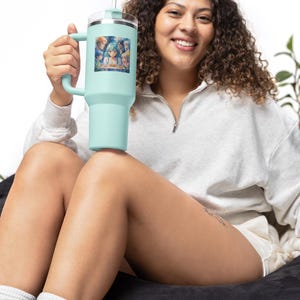 Personalisierter Anime Thermobecher, 40 Unzen - Benutzerdefinierte Farboptionen - Geschenk für Anime-Fans, große Thermobecher, Reisebecher, Anime Geschenk