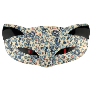 Léa Stein Paris Brooch Romeo the Cat in Clear and Black Acetate with Off-White and Blue Floral Fabric Handmade in France