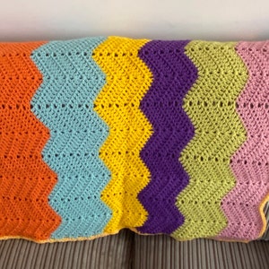 Handmade Chevron Crochet Baby Blanket – Grab & Go Size – Ideal for Car Seat, Stroller, or Pram