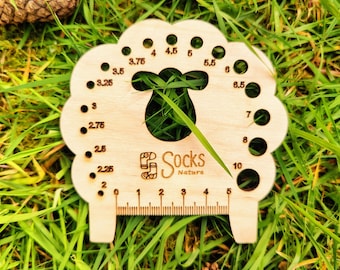 Wooden Knitting Needle Gauge: Sheep Design, 5cm Ruler