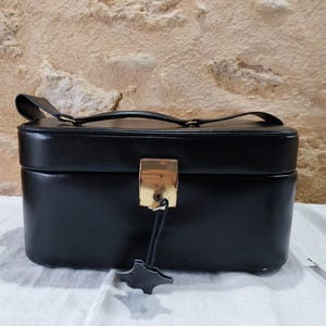 Vintage Black leather GAMET train vanity case with red satin lining and key , needs new mirror 1960&#39;s - 70&#39;s luggage ~ good condition