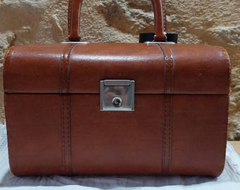Estuche vintage francés de piel auténtica, marca francesa 'Bagages Record', marrón tostado. Neceser vintage para artículos de tocador y maquillaje. Equipaje con estilo.