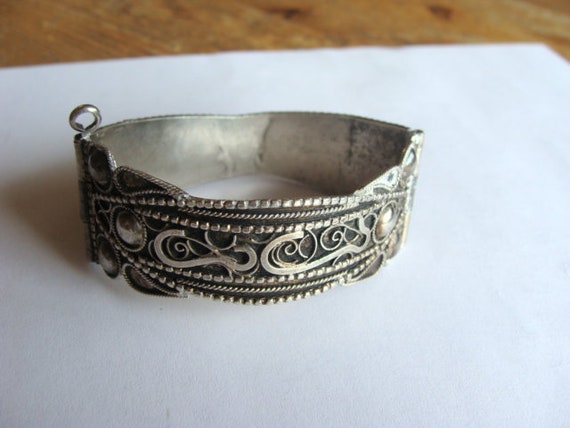 Bracelet berbère - Argent, 925 - Grenat - Algérie - XXe siècle - Catawiki