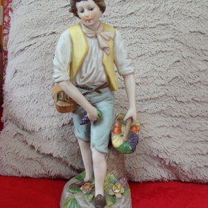 Biscuit grape harvester statuette
