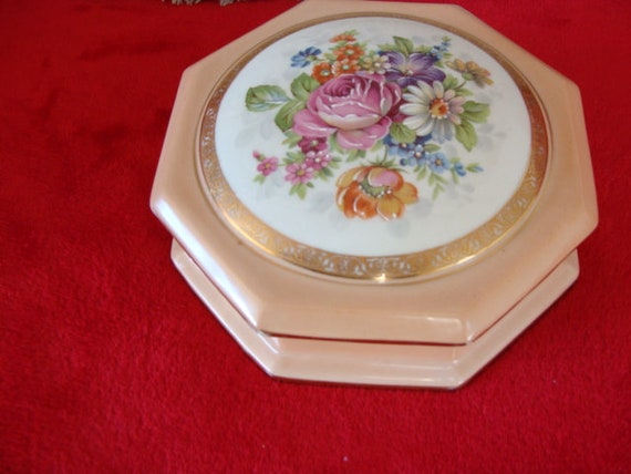 Boîte En Céramique Rose Avec Strass Sur Toutes Les Faces Et Le Couvercle - Objet D'occasion Décoratif
