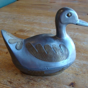 Gran caja vintage para patos en hojalata y latón.