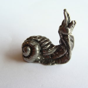Caracol miniatura de hojalata
