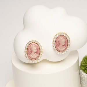 Cameo Earrings in pink color/Vintage Inspired Gold Cameo Earrings with pearls