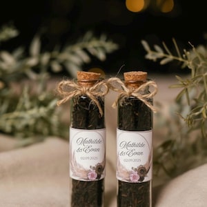 Gepersonaliseerde theefles – Bedankjes voor een bruiloft, doop of verjaardag – Label en lint in de stijl van het thema