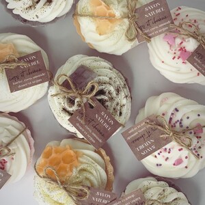 Savons naturels cupcakes faveurs de mariage / EVJF / Baptême / Cadeaux invités image 3