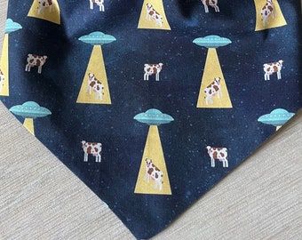 Alien UFO Dog Bandana: Reversible Cows vs Aliens Pet Scarf