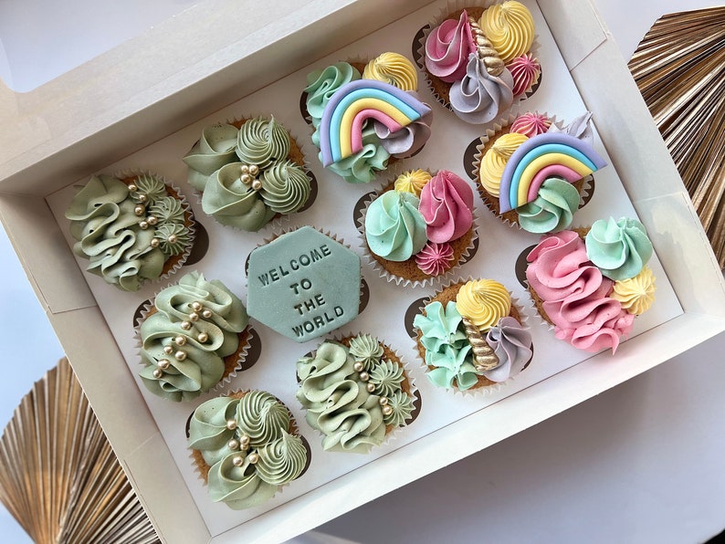 Box of 12 Babyshower cupcakes image 3