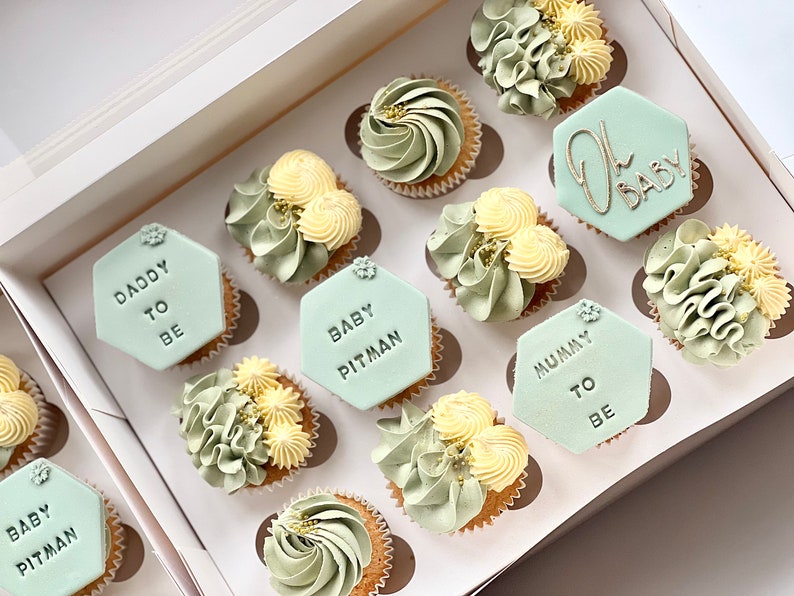 Box of 12 Babyshower cupcakes image 9