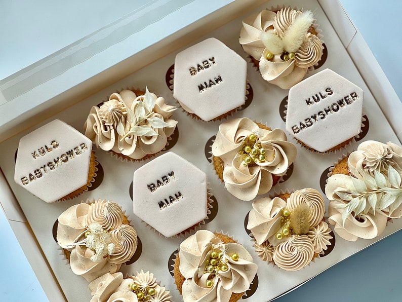 Box of 12 Babyshower cupcakes image 5